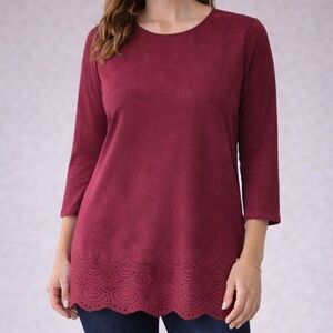 Chico’s Tunic M Size 1 Burgundy Faux Suede Top Laser Cut Hem 3/4 Sleeve Workwear